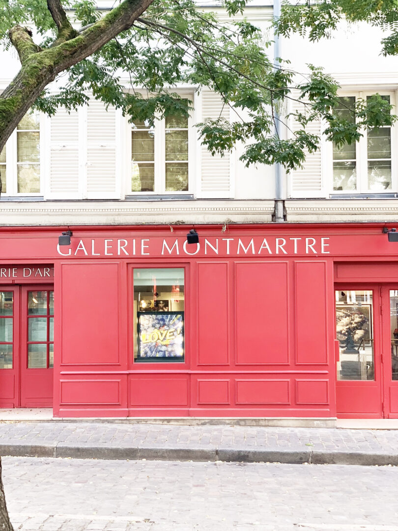 Picture of the front of Galerie Montmartre, Place Du Tertre, Paris, France