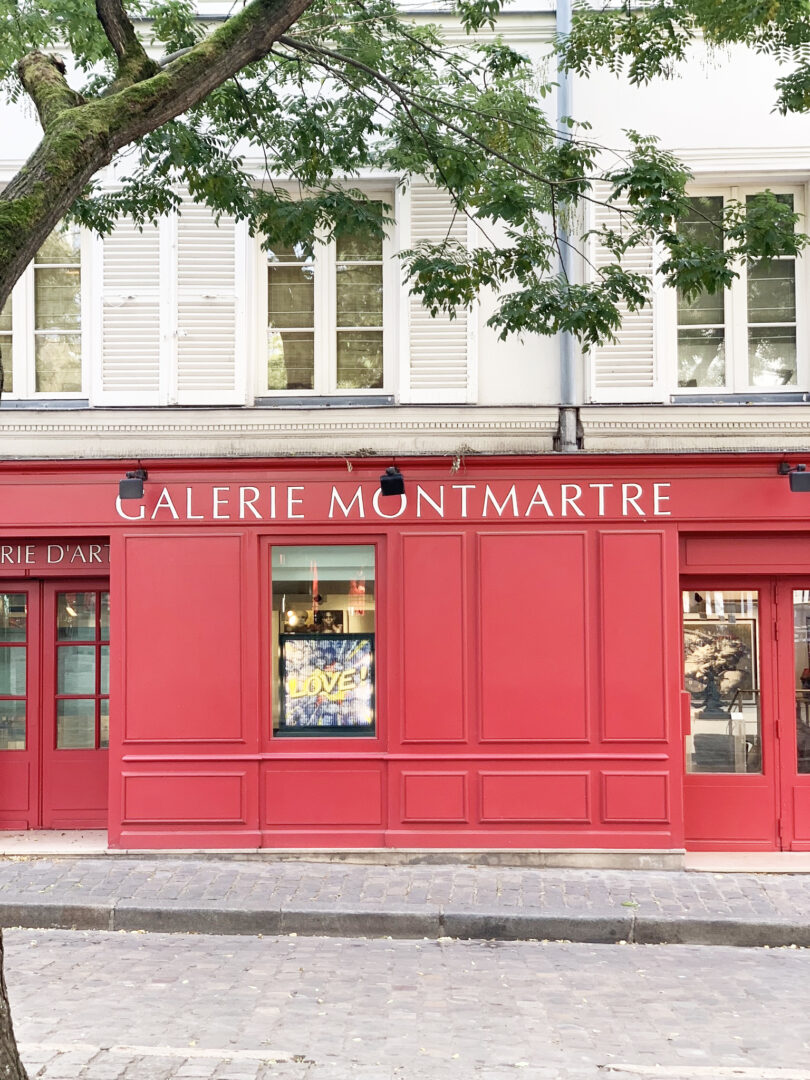 Picture of the front of Galerie Montmartre, Place Du Tertre, Paris, France