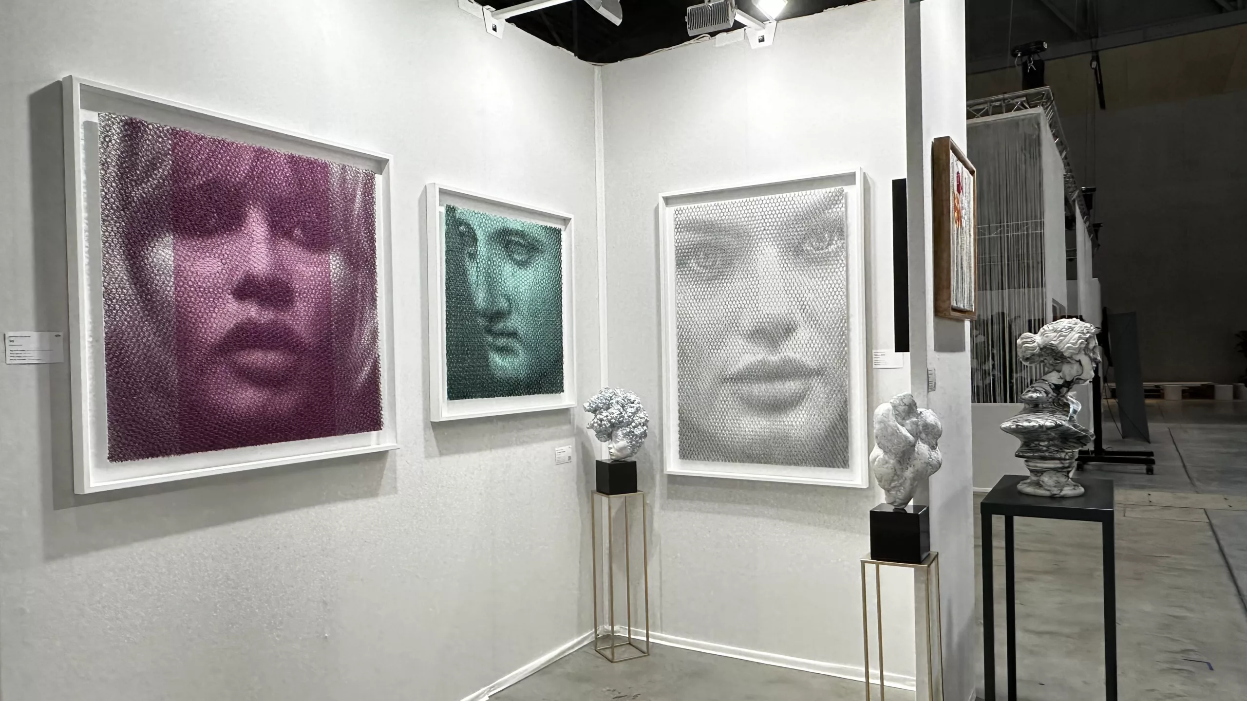 Photos du stand de la Galerie Montmartre à la foire de Strasbourg